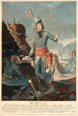 Marceau, debout dans le fort Petersberg à Coblence, en 1794, la jambe droite repliée sur la gauche, la main gauche levée, porte un shako à plumet tricolore, un dolman à brandebourgs et le pantalon du 11e chasseurs.