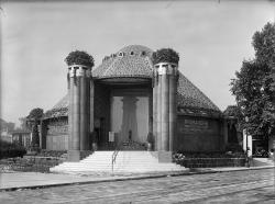 le pavillon Primavera se distingue néanmoins de ses concurrents par l’originalité de son parti architectural.