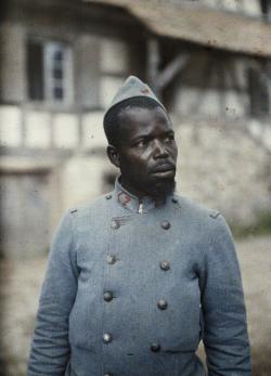 Sar Amadou, Wolof classe 1900 en costume de poilu