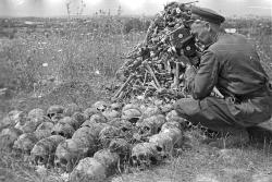 Le Cinéaste soviétique Roman Karmen à Majdanek