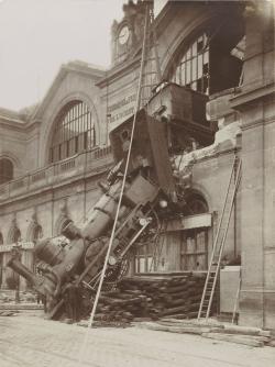 Accident spectaculaire à la gare de l’Ouest