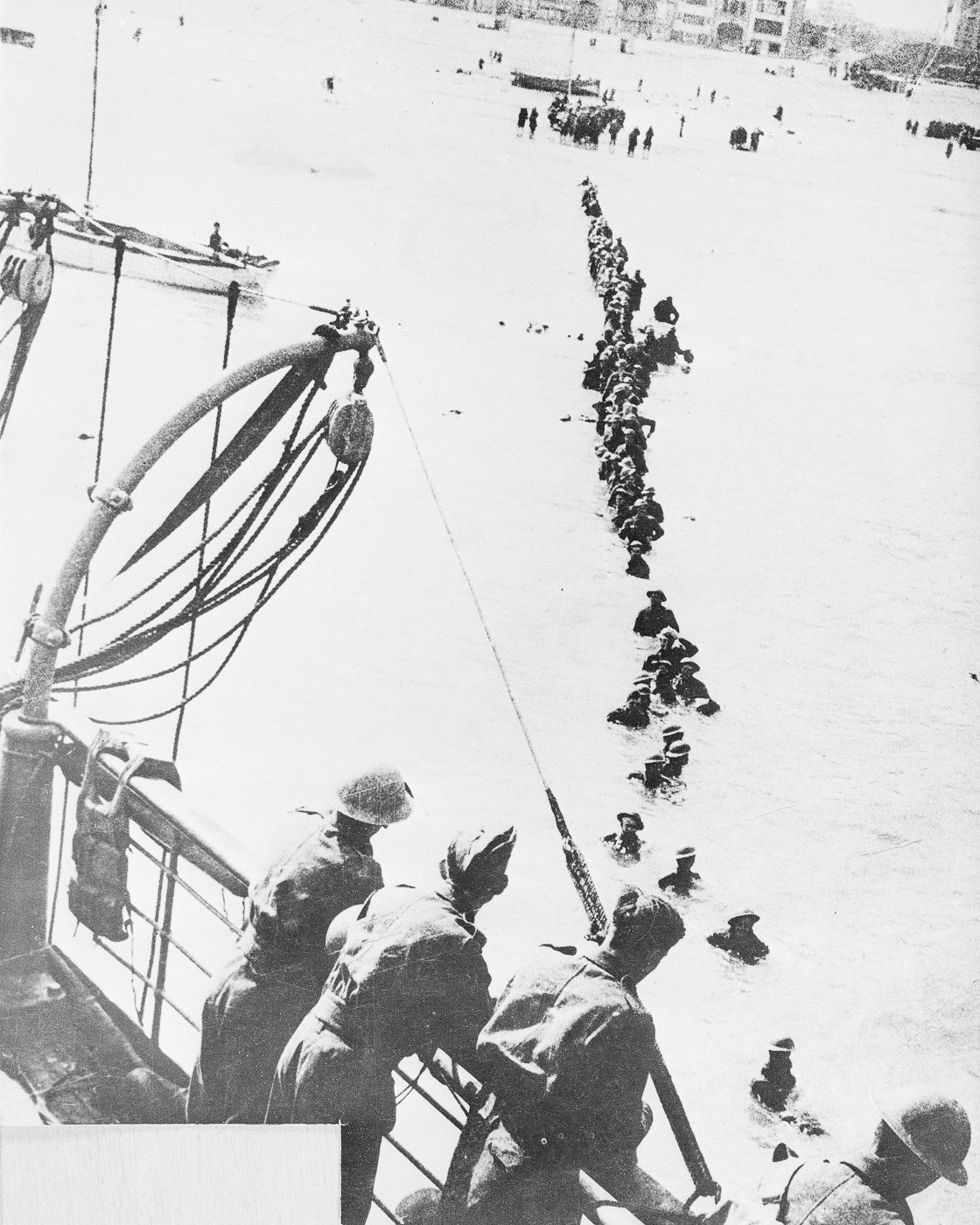 Embarquement des troupes pour l'Angleterre, opération Dynamo