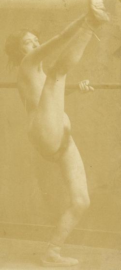 Femme nue debout de profil - Carabin