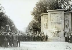 Le monument de Metz est tout à fait exemplaire de la représentation du deuil et de l’ambiguïté de la commémoration dans l’Alsace et la Moselle rendues à la France en 1918.