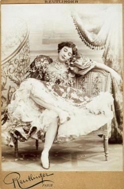 la danseuse espagnole en costume de scène