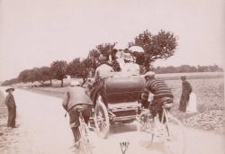 La course Paris-Dieppe se déroula le 24 juillet 1897. Elle rassemblait des motocycles, des voiturettes à vapeur et des automobiles à pétrole.