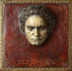 Le haut-relief polychrome de Beethoven exécuté par Franz von Stuck devait prendre place dans la villa que le peintre avait fait construire et meubler à Munich