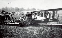 avion ouché par une batterie antiaérienne ennemie et s’écrase derrière les lignes allemandes près de Pagny-sur-Moselle