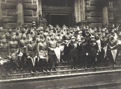 Photo de groupe des membres de l'Escadrille