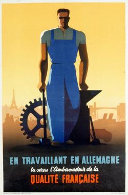 Un ouvrier en bleu debout tenant une enclume sur un fond jaune 