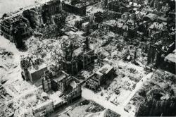 Rouen en ruine en 1944, vue du ciel
