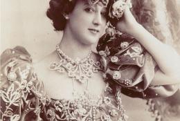 Femmes de spectacle à la Belle Époque