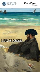 l’homme, en habit et béret noirs, regarde la mer où courent quelques voiles