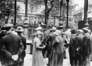 Diffusion de programme dans un jardin public, à Londres