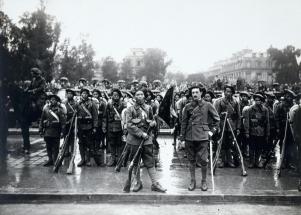 Les Soldats annamites à Paris à l'occasion du 14 juillet 1916