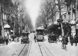 Nice, avenue sous la neige avec automobiles et voitures hippomobiles