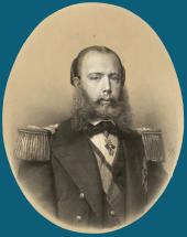 homme en buste avec une barbe