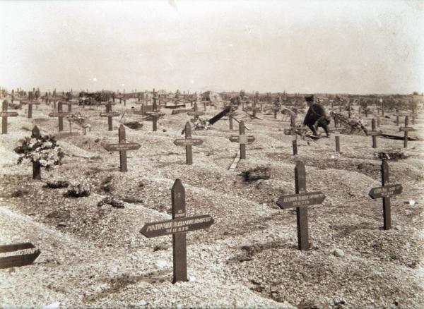 Cimetière du ravin de l'index, Main de Massiges