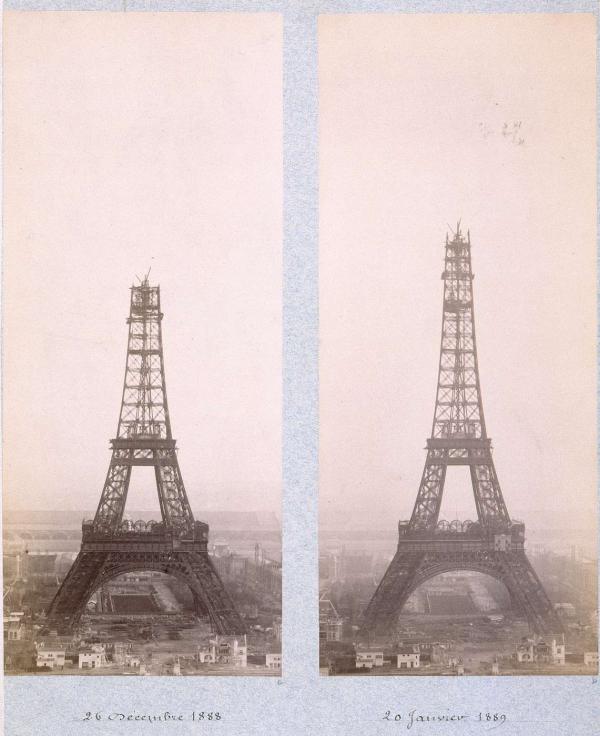 La construction de la Tour Eiffel vue de l'une des tours du Palais du Trocadéro.