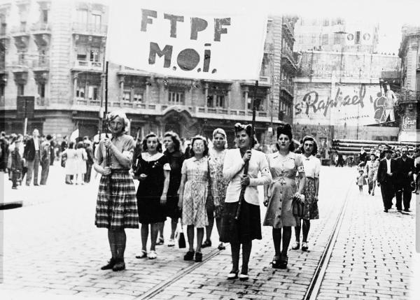 Les femmes des FTP-MOI défilent à Marseille le 29 août 1944