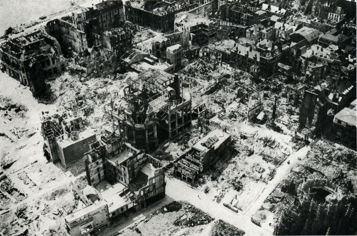 Rouen et ses ruines. 1944 Mémorial de Caen, cité de l'Histoire pour la paix Rouen et ses ruines. 1944Mémorial de Caen, cité de l'Histoire pour la paixRouen et ses ruines. 1944 Mémorial de Caen, cité de l'Histoire pour la paix